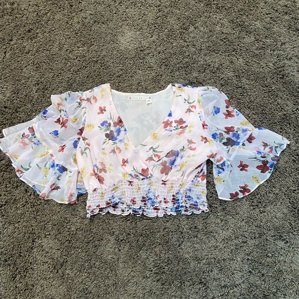 chelsea and violet cropped pink floral top size m